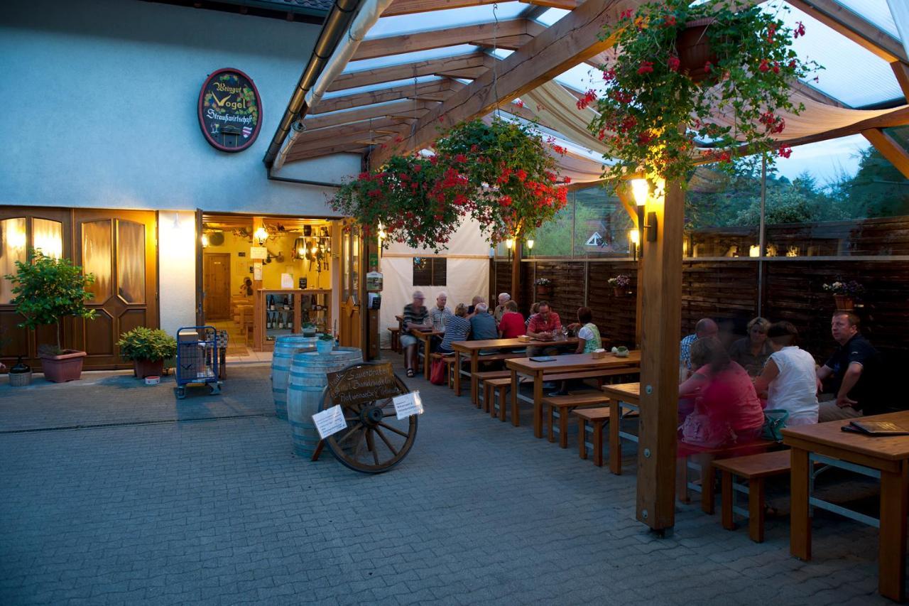 Weingut & Strausswirtschaft Vogel Vogtsburg Exterior foto