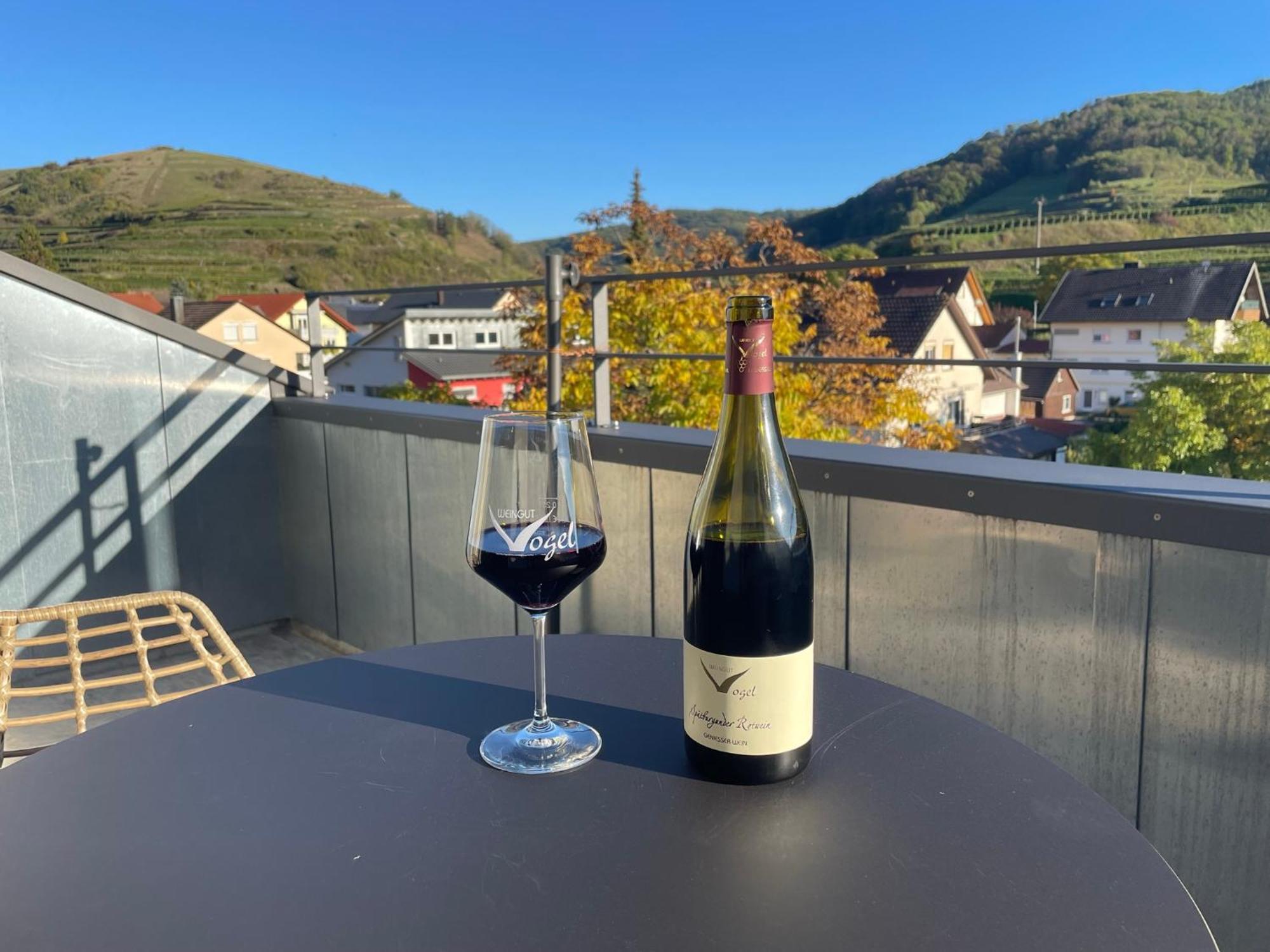 Weingut & Strausswirtschaft Vogel Vogtsburg Exterior foto